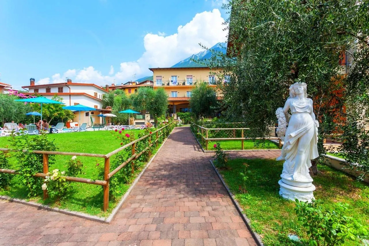 Hotel Villa Isabella Brenzone sul Garda 3*,  Italy