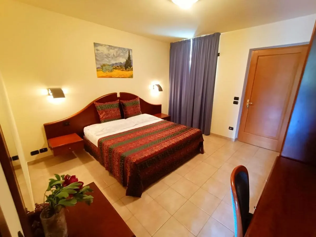 Hotel Villa Isabella Brenzone sul Garda 3*,  Italy