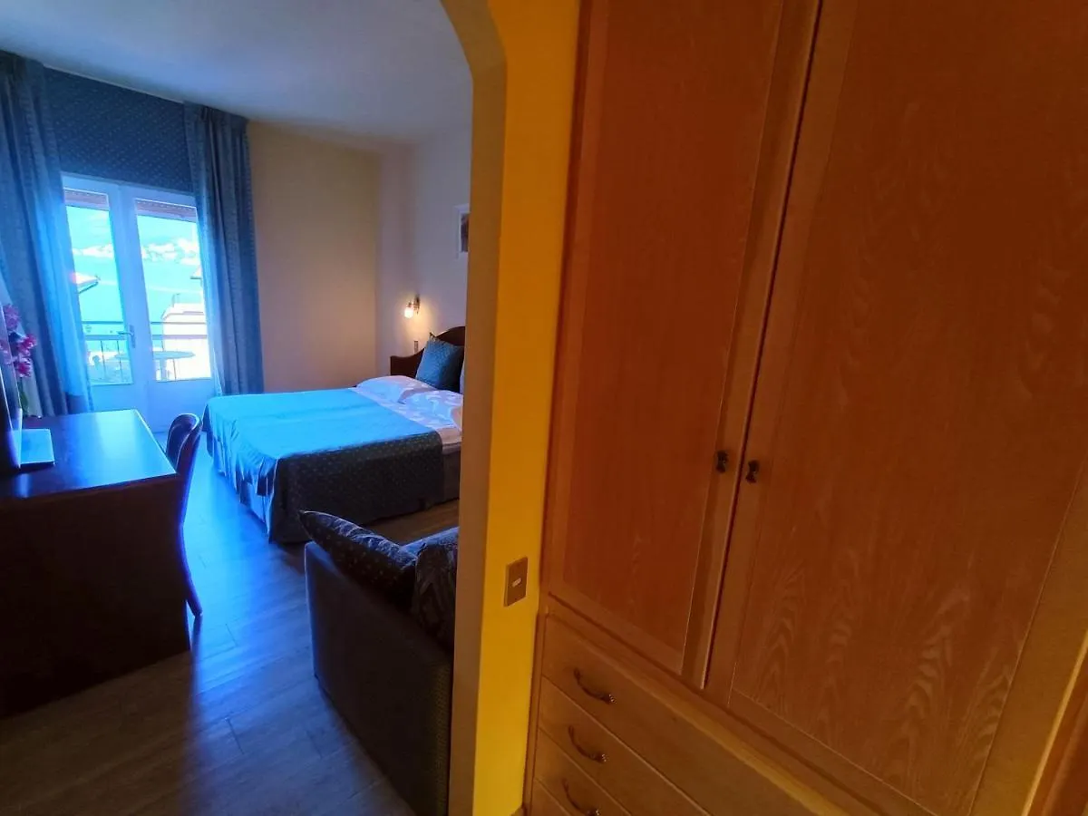 Hotel Villa Isabella Brenzone sul Garda 3*,  Italy