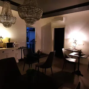 double-a-guest-house.hotelslidodijesolo.com/