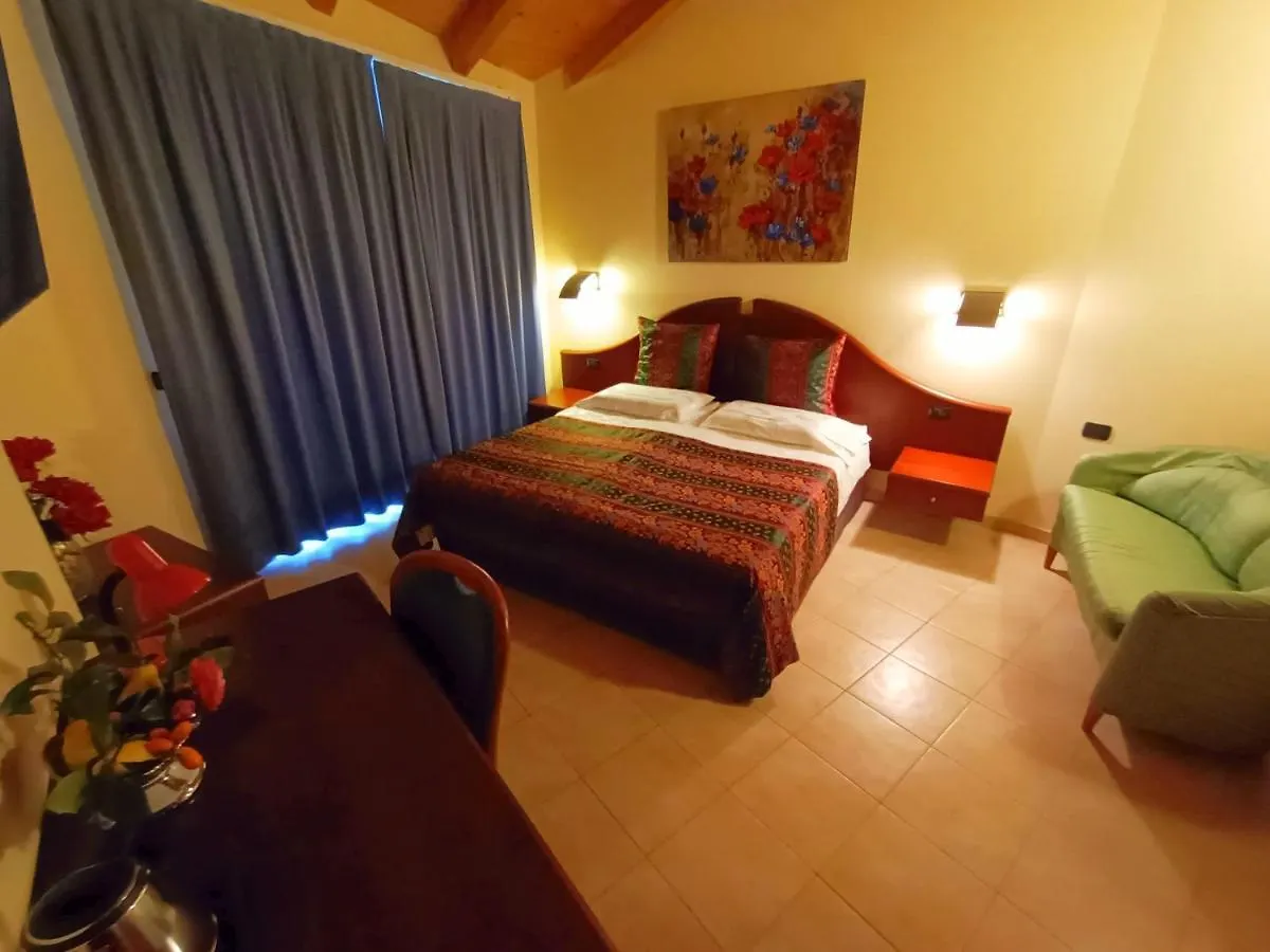 Hotel Villa Isabella Brenzone sul Garda 3*,